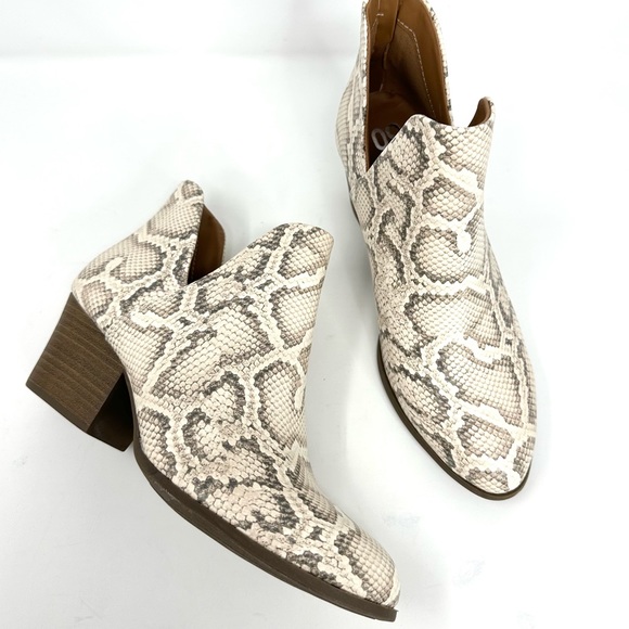 SO° Barb Bone Women's Snake Ankle Boots - Picture 5 of 13